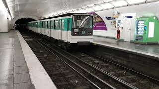 MF67  Arrêt à la station Temple sur la ligne 3 du métro parisien [upl. by Arikahs]