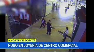 Disfrazados de meseros enfermeros y cliente así robaron joyería en cc Unicentro de Bogotá [upl. by Ydnas]