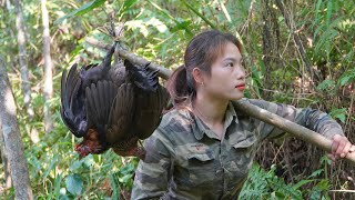 FULL VIDEO  Hunt in the green forest set traps to catch wild boars wild chickens and stream fish [upl. by Lednik]