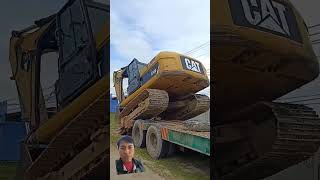 CARA EXCAVATOR NAIK KE ATAS TRONTON alatberat excavator automobile [upl. by Hairym]