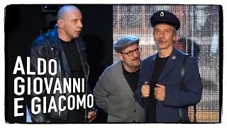 Il controllore  Aldo Giovanni e Giacomo live  RadioItalia 2013 [upl. by Michiko]