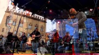 Mulini a Vento  Piazza Maggiore 1° Maggio 2016  Le Tre Scimmiette [upl. by Eerihs]