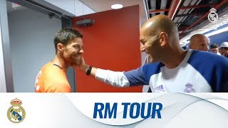 😃✨ Xabi Alonso came to say hello during our final session of our Tour [upl. by Herrod983]