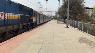 Mysore Udaipur city Palace Queen Humsafar Express Humming wdp4d [upl. by Welsh]