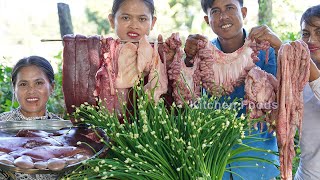 Cooking Fried Milk Garlic Flower with Pig Kidney Liver amp Pig Intestine Recipe  Donation Foods [upl. by Eckart]