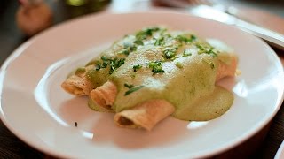 Enchiladas de flor de calabaza en salsa de poblano [upl. by Eelarual834]