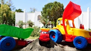 Kinder Video auf Deutsch Die Spielzeugautos räumen den Sand von der Straße [upl. by Lucius]