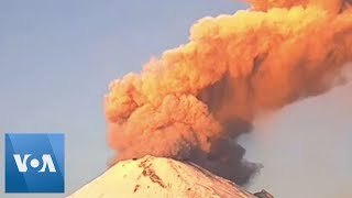 Mexicos Popocatepetl Volcano Erupts Spewing Smoke Ash [upl. by Yonita]