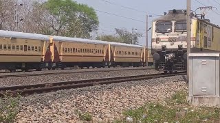 Perfect Timing Of Jan Shatabdi Express Sudden Arrival Parallel Skip With Unknown Express  train [upl. by Essilec]