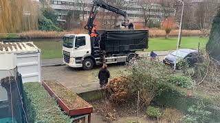 101 Kerstbomen ophalen door Gemeente LeidschendamVoorburg [upl. by Naashom]