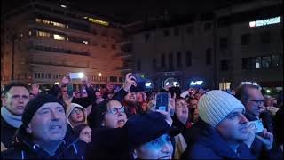 Capodanno a Padova in tantissimi a ballare sulle note di Francesco Gabbani [upl. by Enrico]