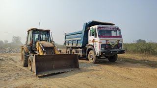 JCB 3dx loading mud in Powertrac 434 plus and Sonalika with Mahindra 434 tractor Tripples Tractors [upl. by Jonna303]