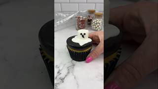 Boo 👻 details in comments 👻 cupcake cakedbyrach halloweencake cake cakeart shortsfeed cute [upl. by Edlitam]