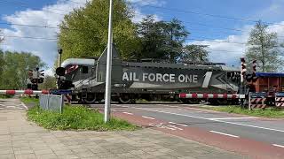 Spoorwegovergang Hengelo Oost  Dutch railroad crossing [upl. by Czarra]