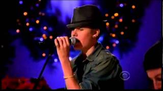 Justin Bieber  Mistletoe Live On A Home For Holidays 2011 [upl. by Gnohp]