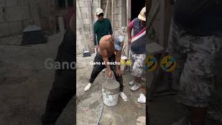 Concurso de fuerza Ganó el mocho🤣🤣🤣 humor vivefeliz [upl. by Nimocks263]