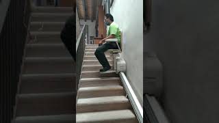 Instalación de una Silla Salvaescalera Electrica Recta en la casa de un cliente [upl. by Eikcid]