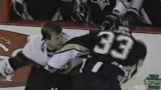 Brian McGrattan vs Eric Cairns Nov 10 2006 [upl. by Le937]