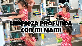 MI HIJA EN SU PRIMER VIDEOayudándome en la cocina [upl. by Wasson]