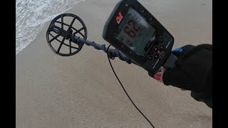 Beach hunting with the Minelab Manticore on Miami Beach [upl. by Atinas359]