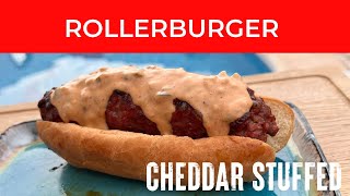 Rollerburgers med cheddar på kullgrillen [upl. by Parish]