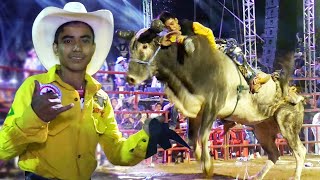 ¡¡¡GRULLITO DE TICUMÁN PRENDIÓ A TODA LA PLAZA MONUMENTAL DE AHUATEPEC [upl. by Ettinger]