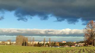 Stratocumulus ve vlnovém proudění za Krušnými horami  časosběr [upl. by Ennairam]