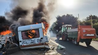 Aude des agriculteurs bloquent un péage de lA9 à Narbonne  AFP Images [upl. by Aralk997]