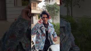 bike nahi hata raha tha nah le ladke aagye ab hata 😂😎 shortsvideo shorts [upl. by Jane]