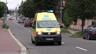 Federal Signal MS4000 amp Strobes Older Czech VW T5 ambulance responding  Olomouc Hospital 52022 [upl. by Nonnahs]