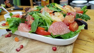 Salade au Saumon Pamplemousse et Crevettes [upl. by Adnohsad490]