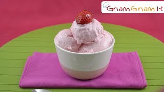 Gelato alla fragola SENZA GELATIERA ricetta facilissima [upl. by Nellak502]