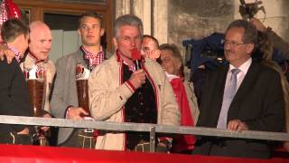 FC Bayern München Meisterfeier 2013 auf dem RathausBalkon in München  Die Highlights [upl. by Cline]