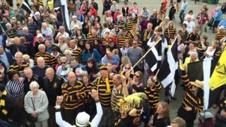 Trelawneys Army sing as Cornwalls rugby heroes arrive in Truro [upl. by Jedlicka696]