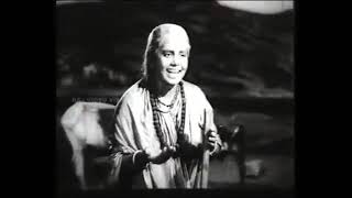 AVVAIYAR 1953 movie scene Velane senthamizh vithaga Appearence and singer K B Sundarambal [upl. by Ari62]