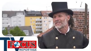 Arbeiten über den Dächern der Stadt Schornsteinfeger in Aktion  Focus TV Reportage [upl. by Cul]