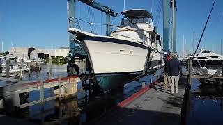 Hatteras 53 Motor Yacht haul out [upl. by Ormond294]