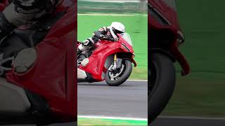 A tutto gas con la Ducati Panigale V4 S 2025 🔥 moto ducati ducatipanigalev4s motoedit [upl. by Aceissej]