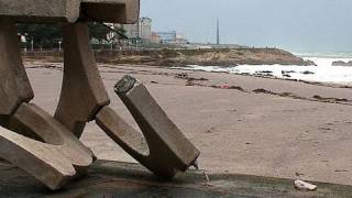 Temporal Rompe Paseo Maritimo en La Coruña [upl. by Anelej]