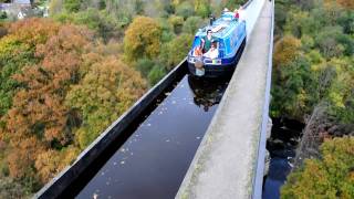 Narrowboat quotDevaquot crossing Pontcysyllte highangle view 29th October 2009 [upl. by Esikram]