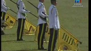 Trooping The Colours Malaysia 2011  Istiadat Mengarak PanjiPanji Agong FULL [upl. by Anilatac]