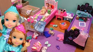 What a mess  Elsa amp Anna toddlers are cleaning their rooms [upl. by Azaria]