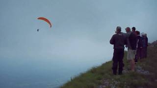 Paraglider Acro and Crash after Fullstall Wingover Gleitschirm Kunstflug in Slowenien Absturz [upl. by Ecirtac]