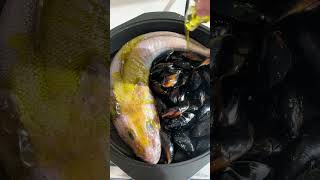 FISH WITH MUSSELS STEAMED ΨΑΡΙ ΚΑΙ ΜΥΔΙΑ ΑΧΝΙΣΤA shorts fish food [upl. by Mehs]