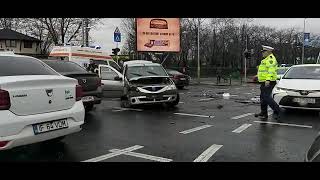 Accident în Sectorul 6 din Capitală 3 mașini implicate în intersecția de la Parcul Moghioroș [upl. by Araic]