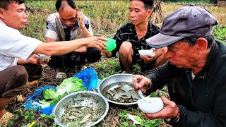 Cả Tem Làm Bữa Cá Nhảy Ngay Bờ Ruộng Cùng Bố Của Lão Kòy l Gỏi Cá Nhảy Tanh Tách Quá Hoành Tráng [upl. by Darwen980]