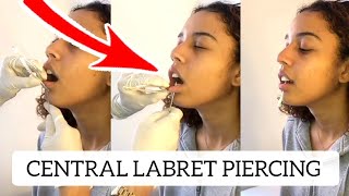 Piercing labbro inferiore centrale  CENTRAL LABRET piercinglip piercing [upl. by Ynoep232]