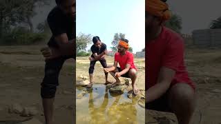 करेंट से सावधान पानी में तबाही मच गया😲trendingshorts viralvideo viralshort subscribe abpnews [upl. by Anej]