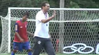 Wanderley exagera em dividida leva bronca de Luxa e faz Ronaldinho Gaúcho gargalhar [upl. by Novoj]