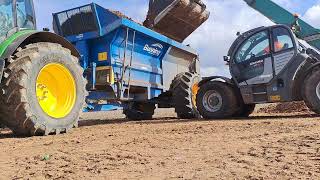 loading the bunning spreader with the kramer loader in the sunshine [upl. by Rick870]